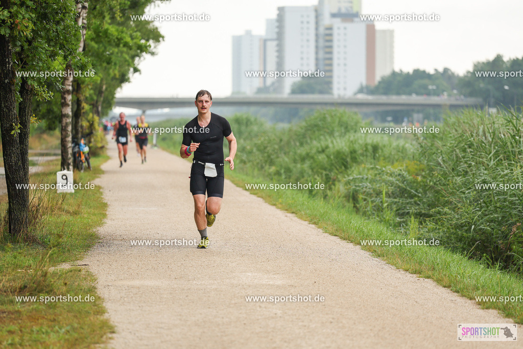 LUR_1870 | 34. M-net Erlanger Triathlon 2025 #erlangertriathlon  #mnettriathlon2025 #mnettriathlon #team #olympischedistanz #mitteldistanz #triathlon #maindonaukanal  #erlangertriathlon2025 #yourpictrs #tv1848 #tv1848erlangen  #triathlonbayern #sportinerlangen #demsportverbunden #sportshot_your_pictrs Copyright: www.sportshot.de