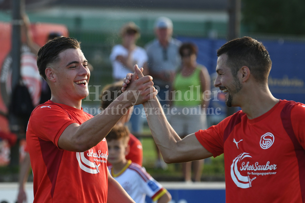 SpVgg Plattling : SpVgg GW Deggendorf | Karl Janka und Kapitän Alexandru Ciucur (SpVgg Plattling) - Realisiert mit Pictrs.com