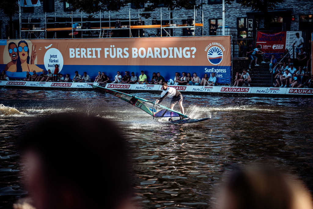 Kieler WOCHE Tow In Windsurf - @danielpankoke dpmedia (110 von 158) | dp-photography - Realisiert mit Pictrs.com