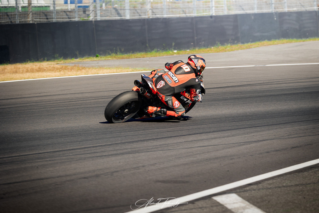 Ducati Trackday Hockenheimring 2026 | Entdecken Sie die faszinierende Welt von Alexander Tschuncky Arts: Kreative Fotografie, atemberaubende Automobilkunst und hochwertiger Bilderdruck. Lassen Sie sich inspirieren! - Realisiert mit Pictrs.com