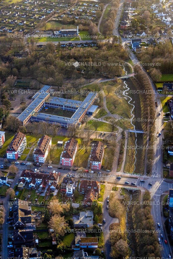 Herne240104443 | Luftbild, Otto-Hahn-Gymnasium Herne, Ostbach Flussmäander, Reihenhaus Wohngebiet, 
Sodingen, Herne, Ruhrgebiet, Nordrhein-Westfalen, Deutschland
