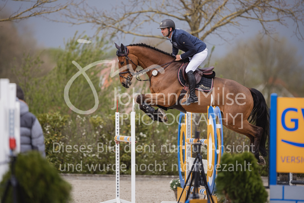 230426_HofSosath_M1-Spr-928 | Deine schönsten Turniermomente als professionelle Fotos! Entdecke hochwertige Pferdesport-Fotografie im Online-Shop. Jetzt Fotos finden & bestellen!