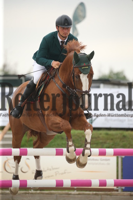Durmersheim_2022_Prfg.Nr.04_Zwei-Phasen-Springen_Kl.S_Kai Ruggaber_Fosbury Flop 5 (6) | Alle Fotos der Reiterjournal Fotografin Doris Matthaes im Reiterjournal Online-Fotoshop. - Realisiert mit Pictrs.com