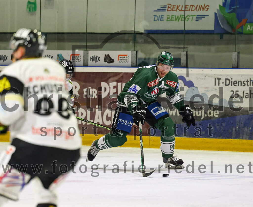 2023-11-17_080_TSV_Erding_gegen_EA_Schongau | Erding, Deutschland, 17.11.2023:
Eishockey, Bayernliga Vorrunde 2023 / 2024, 10. Spieltag, TSV Erding gegen EA Schongau, Endergebnis: 12:4

Thomas Plihal (Erding Gladiators, #39)

Foto: Christian Riedel / fotografie-riedel.net