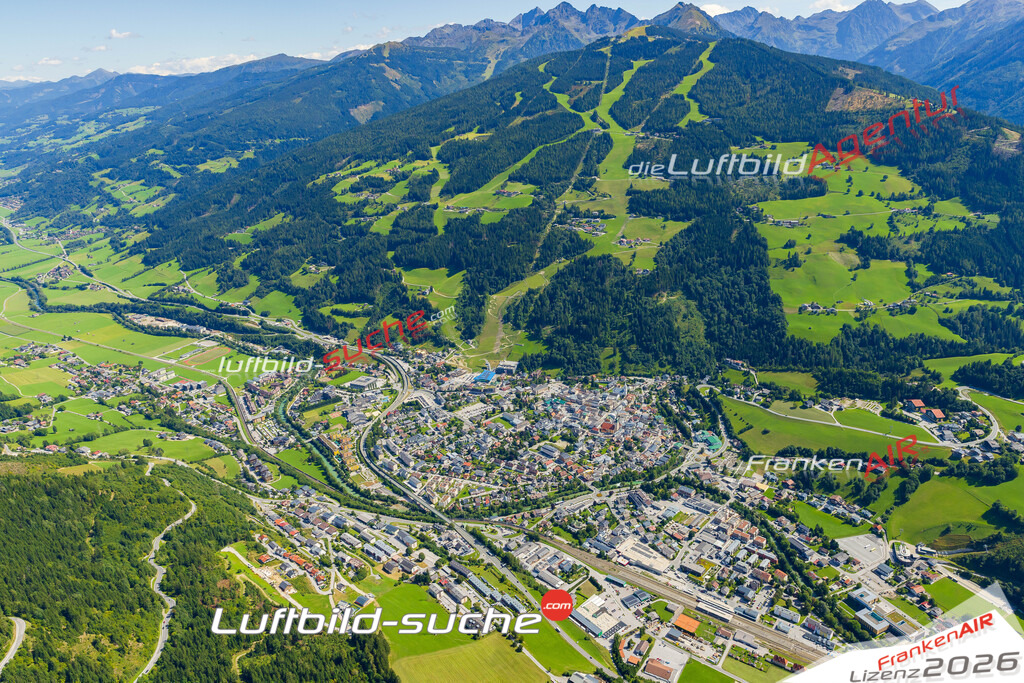 Luftaufnahme von  Schladming - Die Luftaufnahme wurde 2025 vom UL-Flugzeug heraus erstellt ( keine Drohne ) - Hochauflösende Luftaufnahme - für professionelle Ausdrucke geeignet. Die Geschenkidee !Mit Lizenz und Bildrechte bestellbar