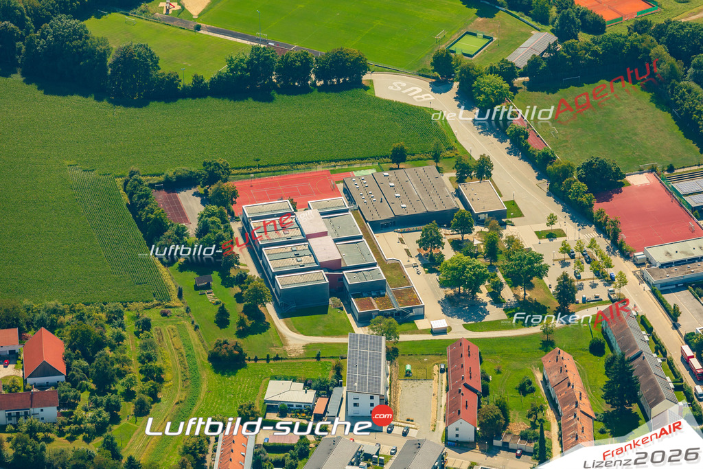 Luftaufnahme der Stadt Fürstenzell - Die Luftaufnahme wurde 2025 vom UL-Flugzeug heraus erstellt ( keine Drohne ) - Hochauflösende Luftaufnahme - für professionelle Ausdrucke geeignet. Die Geschenkidee !Mit Lizenz und Bildrechte bestellbar