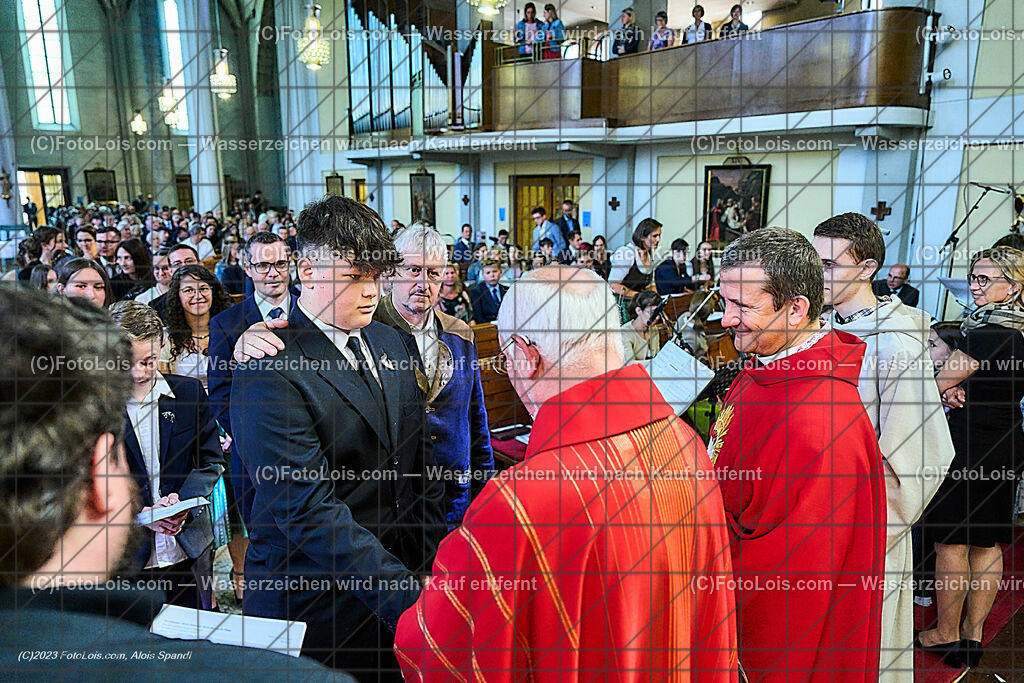 ALP2472_Pfarrfirmung Wieselburg_Sakrament der Firmung | (C)FotoLois.com, Alois Spandl, Pfarrfirmung in Wieselburg mit Firmspender Eduard Gruber (ehemaliger Generalvikar der Diözese St. Pölten), Sa 3. Juni 2023.