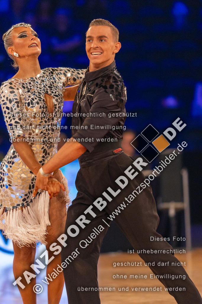 20231111-04128 | Hier finden Sie Tanz Bilder vom Latein und Standard Formationen tanzen. Sportbilder vom Tanzsport. Schöne Fotos und von Weltmeisterschaft, Europameisterschaft, Bundesliga, Regionalliga, Oberliga und Landesliga sowie von GOC Stuttgart, DanceComp, WM Bremen