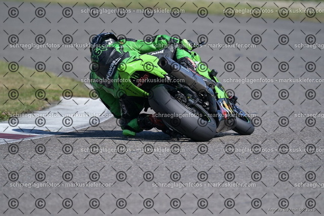 26BT01-0200 | markuskiefer.com - Realisiert mit Pictrs.com
