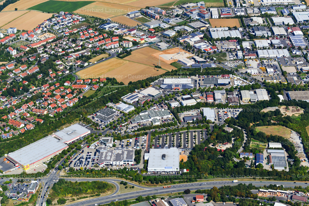 3650145 | LENGFELD 31.08.2016 Gewerbegebiet und Firmenansiedlung  in Lengfeld im Bundesland Bayern, Deutschland // Industrial estate and company settlement  in Lengfeld in the state Bavaria, Germany Foto: Gerhard Launer