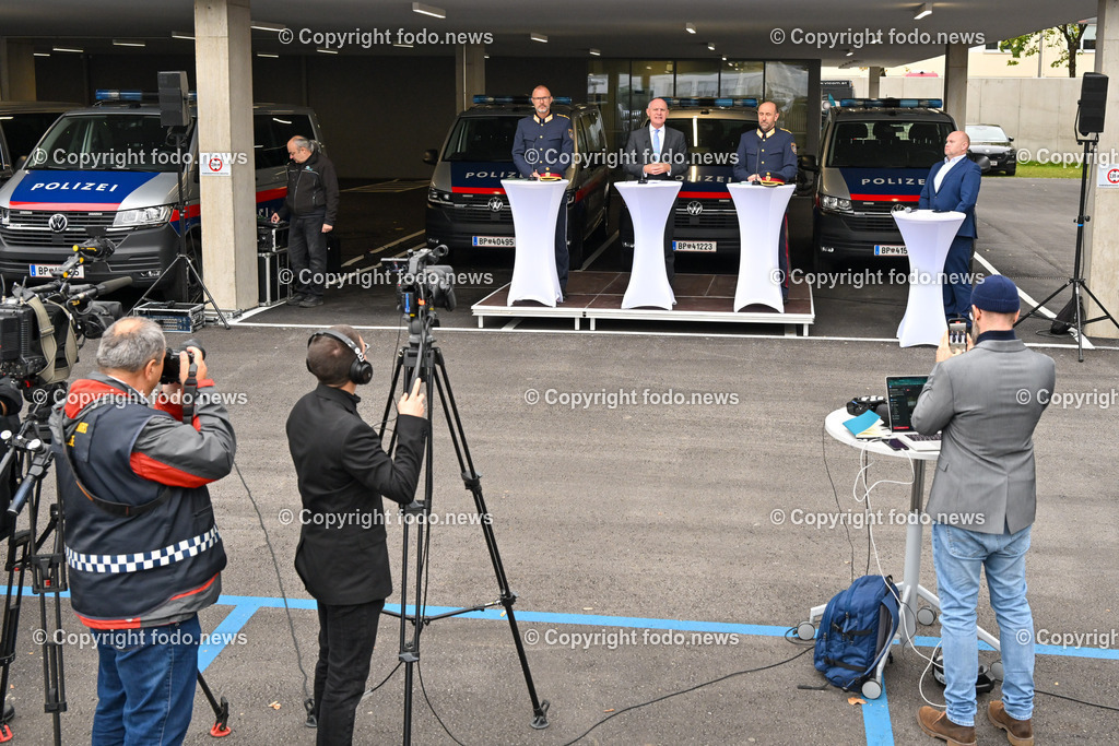 Landespolizeidirektion Ooe_ Pressekonferenz Sicherheitsbudget 2024_ 24.10.2023-9 | 24.10.2023, Landespolizeidirektion Oberoesterreich, AUT, Pressekonferenz Sicherheitsbudget 2024, im Bild Andreas Pilsl (Landespolizeidirektor Ooe), BM Gerhard Karner (VP, Inneres), Franz Ruf (Generaldirektor für die oeffentliche Sicherheit), Medienvertreter