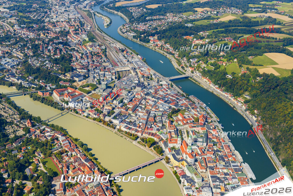 Luftaufnahme der Stadt Passau - Die Luftaufnahme wurde 2025 vom UL-Flugzeug heraus erstellt ( keine Drohne ) - Hochauflösende Luftaufnahme - für professionelle Ausdrucke geeignet. Die Geschenkidee !Mit Lizenz und Bildrechte bestellbar