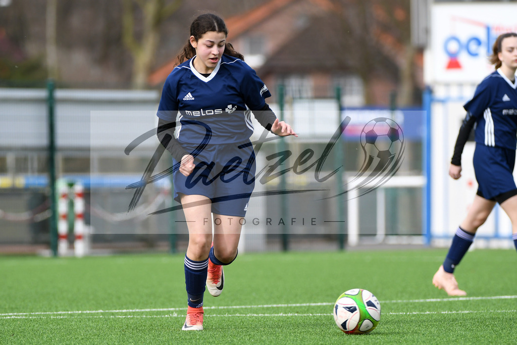 LENGRE20200229_0078 | Fussball, C-Juniorinnen:   bei dem Testspiel zwischen SC Preussen Lengerich und TSG 07 Burg Gretesch im Windmoeller &amp; Hoelscher Stadion am 29.02.2020 in Lengerich, Deutschland. - Realisiert mit Pictrs.com
