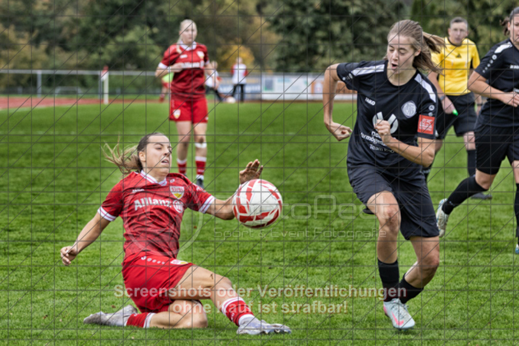 20251012_142447_1016-Bearbeitet | #,1.FC Donzdorf (schwarz) vs. VfB Stuttgart II (rot), Fussball, Frauen-Verbandsliga Württemberg, 05. Spieltag, Saison 2025/2026, Rasenplatz Lautertal Stadion, Süßener Straße 16, 73072 Donzdorf, 12.10.2025 - 13:00 Uhr,Foto: PhotoPeet-Sportfotografie/Peter Harich
