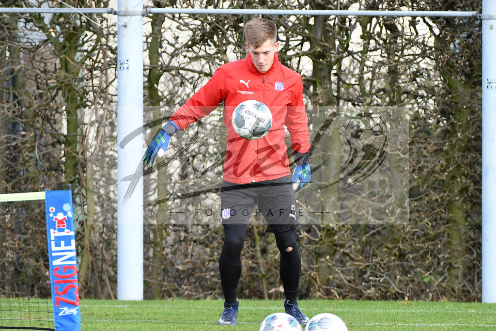 20200229_TRAOSN_0004 | Fussball, Herren: Torhueter Laurenz Beckemeyer (VfL Osnabrueck) in Aktion, am Ball, Einzelaktion waehrend der Trainingseinheit des VfL Osnabrueck im Sportpark Illoshoehe am 29.02.2020 in Osnabrueck, Deutschland. - Realisiert mit Pictrs.com