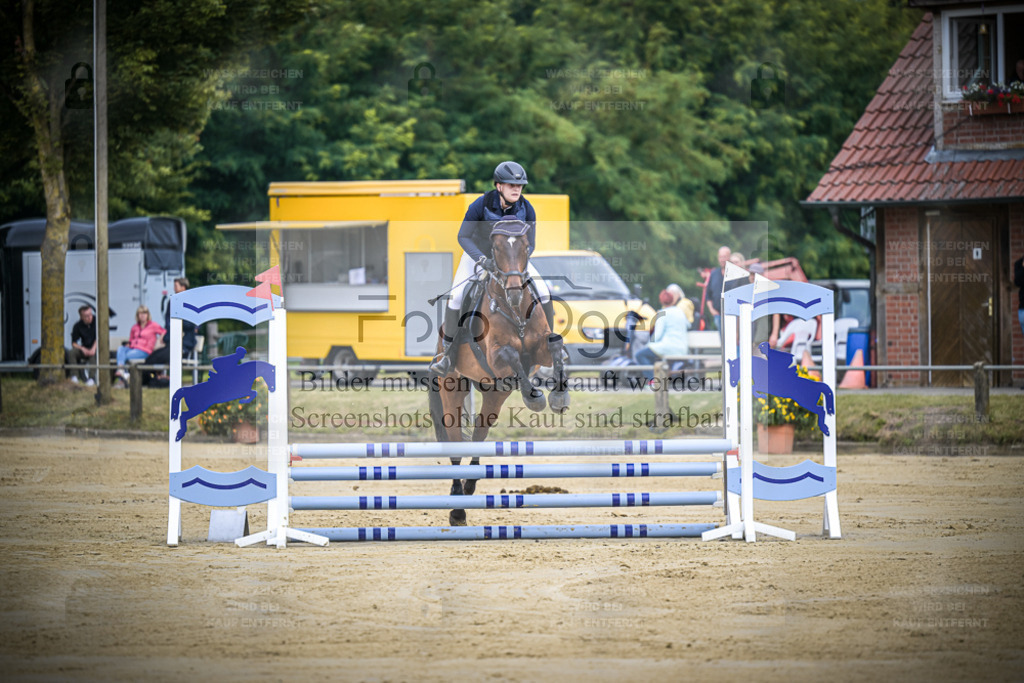 DOS_1320 | Entdecke hochwertige Reitturnierfotos von Foto Oger. Professionell, emotional und authentisch – jetzt Lieblingsmomente im Shop bestellen. - Realisiert mit Pictrs.com