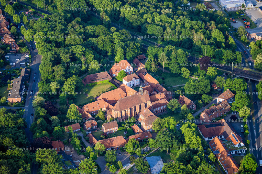 Lüneburg_Kloster_Luene_ELS_9896050623 | LüNEBURG 05.06.2023 Gebäudekomplex des ehemaligen Klosters " Kloster Lüne " an der Straße Lüner Kirchweg in Lüneburg im Bundesland Niedersachsen, Deutschland. // Building complex of the former monastery " Kloster Luene " on street Luener Kirchweg in Lueneburg in the state Lower Saxony, Germany. Foto: Martin Elsen