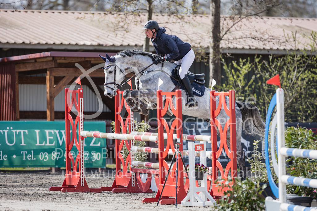230411_Mühlen_03SprPf-L-438 | Deine schönsten Turniermomente als professionelle Fotos! Entdecke hochwertige Pferdesport-Fotografie im Online-Shop. Jetzt Fotos finden & bestellen!