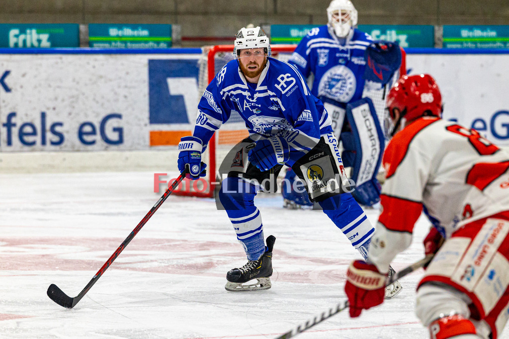 Achtelfinale Spiel 1 SC Forst vs EV Pegnitz ICE DOGS | Eishockey Landesliga Playoffs 2023/2024, Achtelfinale Spiel 1 SC Forst vs EV Pegnitz ICE DOGS, 20240218,
Tobias ZIMMERT (Nature Boyz 60) verteidigt,
2024-02-18 in Peißenberg (Eisstadion)
60 Tobias ZIMMERT (Nature Boyz 60)
Copyright: WolfgangxLindner foto-lindner.de
