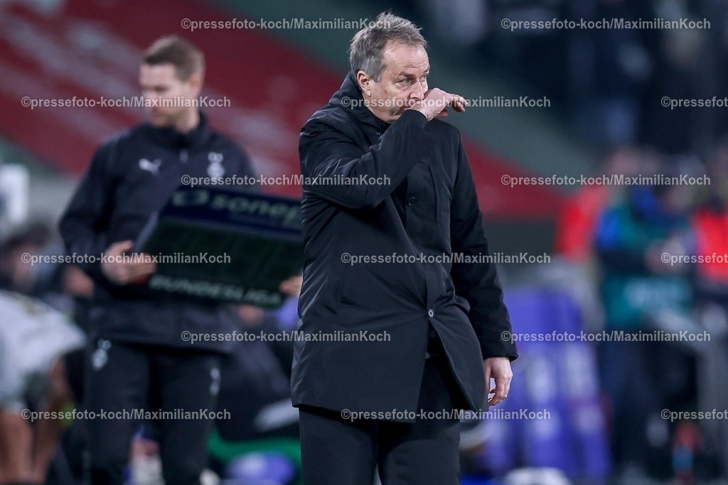 BMG07022601083 | 07.02.2026, Fußball, Borussia Mönchengladbach - Bayer 04 Leverkusen, 1. Fußball Bundesliga, 21.Spieltag, Borussia-Park, Saison 2025 2026: Head Coach Kasper Hjulmand (Bayer04 Leverkusen #hc) gestikulierend am Spielfeldrand   DFB regulations prohibit any use of photographs as image sequences and or quasi-video.