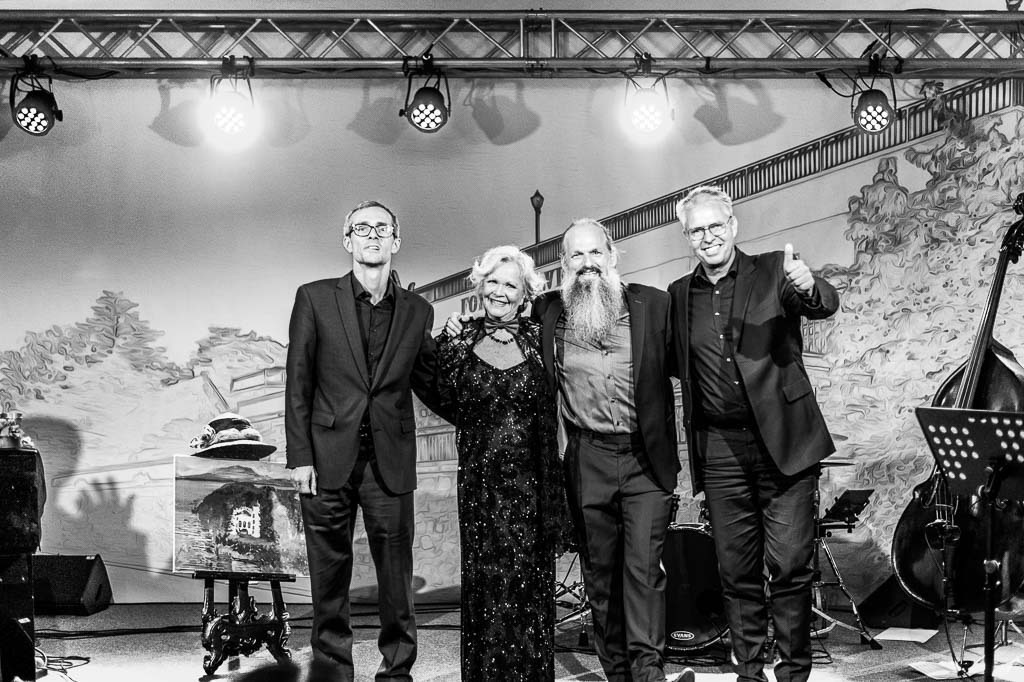 Konzert Dorit Gäbler | Dorit Gäbler im Forte Belvedere Leisnig zum Festival Hallo Leisnig 2022. - Realisiert mit Pictrs.com