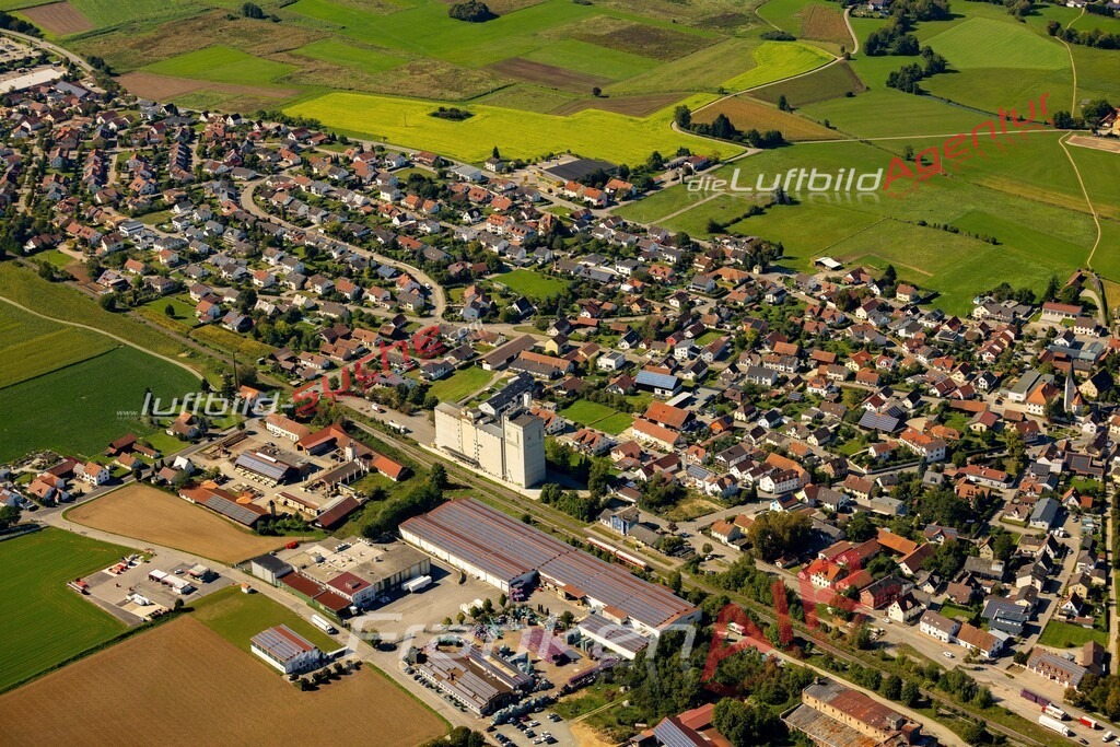 Das Luftbild zeigt :  Geiselhöring - Die Luftaufnahme wurde 2023 vom UL-Flugzeug aus erstellt ( keine Drohne ) - Hochauflösende Luftaufnahme - Für grossformatige Ausdrucke geeignet. Die Geschenkidee !Mit Lizenz und Bildrechte bestellbar