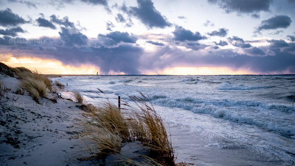 Wintersturm an der Ostsee bei Kiel | Profi-Fotos über Schleswig-Holstein und dem ganzen Norden für Büro, Hotel, Ferienhaus, Ferienwohnung, Wohnzimmer, Arztpraxis uvm. jetzt bestellen. - Realisiert mit Pictrs.com