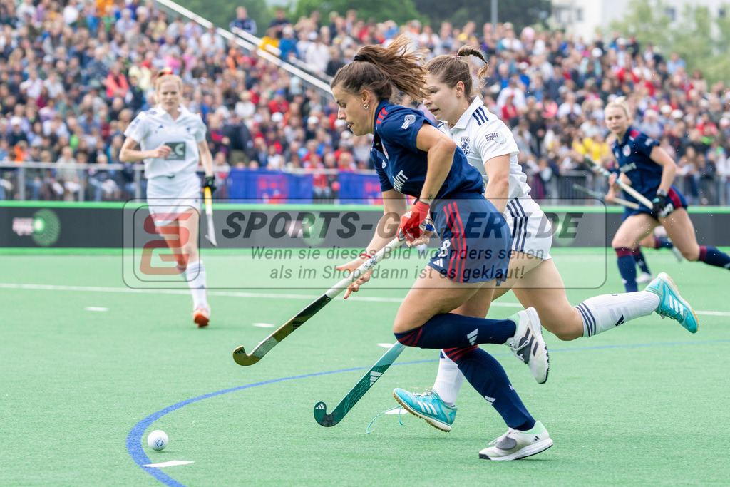 Final4_20240519-1204-0069 | Bonn, Deutschland, 19.05.2024: Lucia Jimenez Vicenter (Mannheimer HC) in Aktion waehrend des Spiels der Deutsche Feldhockey-Meisterschaften 2024 zwischen Final 4 Damen Finale Düsseldorfer HC - Mannheimer HC im Bonner THV am 19.05.2024 in Bonn, Deutschland. (Foto von Stephan Fehrmann)

Bonn, Germany, 19.05.2024: Lucia Jimenez Vicenter (Mannheimer HC) in action during the game of Deutsche Feldhockey-Meisterschaften 2024 between Final 4 Damen Finale Düsseldorfer HC - Mannheimer HC in Bonner THV at 19.05.2024 in Bonn, Deutschland. (Foto from Stephan Fehrmann)
