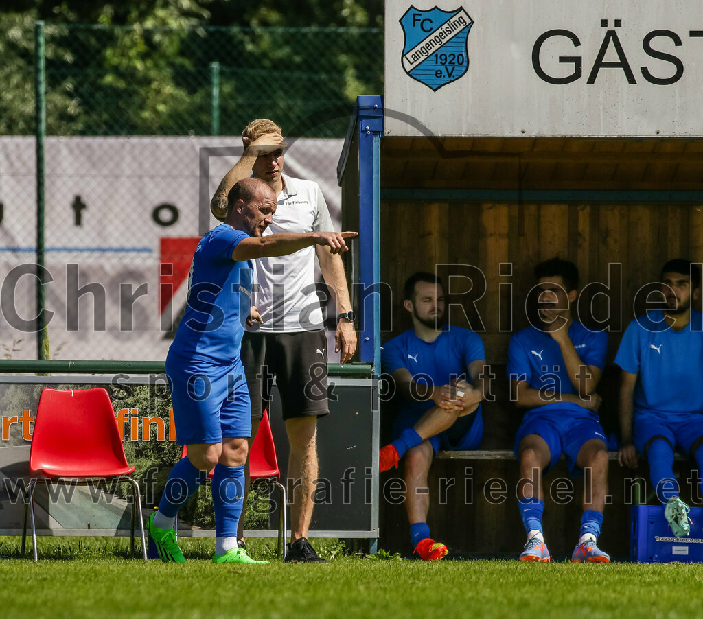 2023-08-12_041_FC_Langengeisling_gegen_ESV_Freilassing | Erding, Deutschland, 12.08.2023:
Fußball, Bezirksliga Oberbayern Ost 2023 / 2024, 4. Spieltag, FC Langengeisling gegen ESV Freilassing, Endergebnis: 2:1

Albert Deiter (ESV Freilassing, #11)

Foto: Christian Riedel / fotografie-riedel.net
