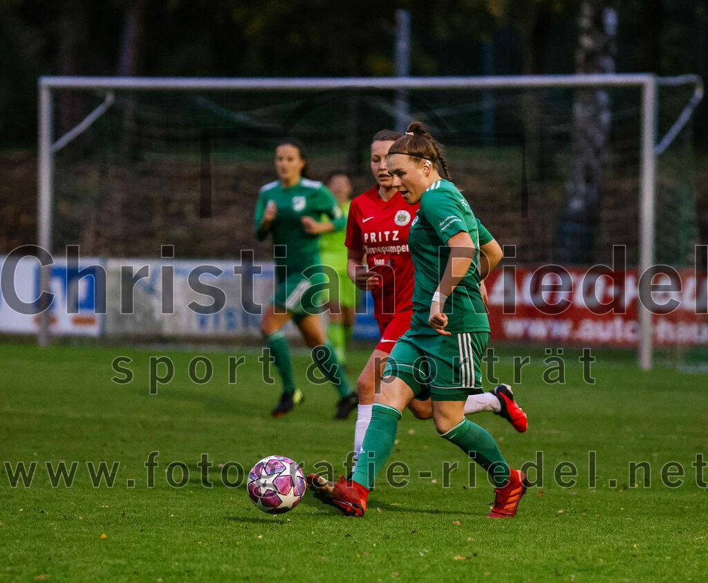 2023-10-21_037_FC_Forstern_gegen_FC_Ezelsdorf | Forstern, Deutschland, 21.10.2023:
Fußball, Frauen Bayernliga 2023 / 2024, 8. Spieltag, FC Forstern gegen FC Ezelsdorf, Endergebnis: 2:1

Alicia Kohl (FC Ezelsdorf, #8)

Foto: Christian Riedel / fotografie-riedel.net