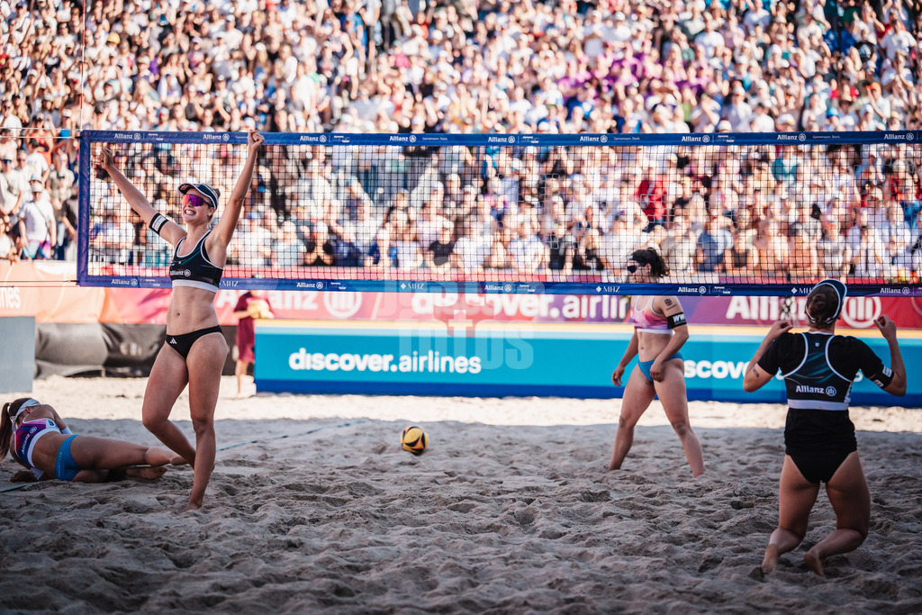 Beachvolleyball | Frauen | Finale |Deutsche Meisterschaften 2025 Timmendorfer Strand | 07.09.2025 | v.l. Svenja Müller und Cinja Tillmann gewinnen das Finale der Deutschen Meisterschaft und jubeln