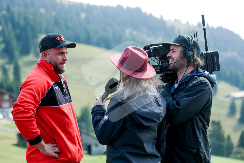 Rigi2026_2G_00189 | Gwerder Michael im Intervie mit Tele 1 - Realisiert mit Pictrs.com