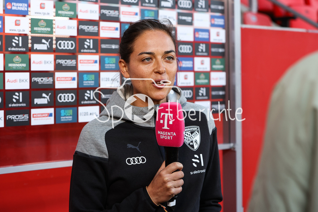 FC Ingolstadt - SV Waldhof Mannheim | gibt vor der Partie ein Interview bei MagentaSport FC Ingolstadt Trainerin Sabrina WITTMANN / Freisteller / Einzelfoto