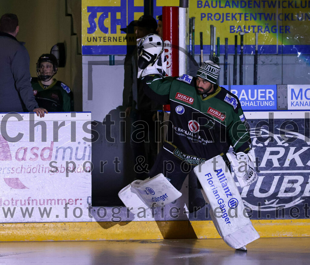 2022-12-09_004_TSV_Erding_gegen_EHC_Waldkraiburg | Erding, Deutschland, 09.12.2022:
Eishockey, Bayernliga 2022 / 2023, 19. Spieltag, TSV Erding gegen EHC Waldkraiburg, Endergebnis: 9:2

Torwart Christoph Schedlbauer (Erding Gladiators, #31)

Foto: Christian Riedel / fotografie-riedel.net