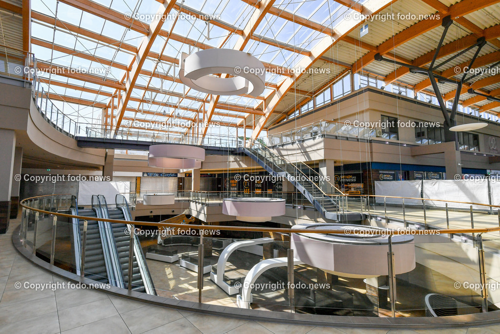 Deutschland_ Baden-Wuerttemberg_ Ulm_ 11.04.2025-14 | 11.04.2025, Deutschland, GER, Baden-Wuerttemberg, Ulm, im Bild Themenbild, Blautal-Center, Einkaufszentrum, geschlossen, Leerstand, Rolltreppen, Verkaufsflaeche, Geschaefte, Feature, Symbolbild, Das Blautal-Center ist ein am 29. Oktober 1997 eroeffnetes ehemaliges Einkaufszentrum in Ulm, sein Betrieb wird seit 2024 eingestellt. Mit einer Gesamtflaeche von 44.500 m² war es eines der groeßten Einkaufszentren Sueddeutschlands