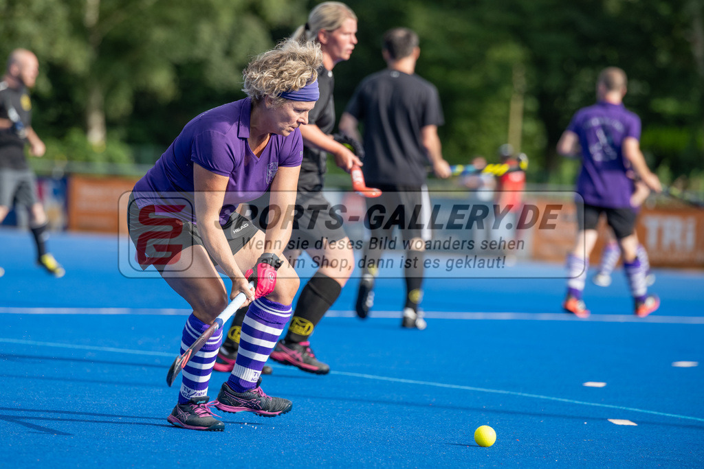 SFE_20240817_0181 | Krefeld, Deutschland, 17.08.2024:  European Cup for Recreational Hockey Players im KTHC Stadion Rot-Weiss Köln Tennis and Hockey Club am 17.08.2024 in Krefeld, Deutschland. (Foto von Stephan Fehrmann)Krefeld, Germany, 17.08.2024: European Cup for Recreational Hockey Players in KTHC Stadion Rot-Weiss Köln Tennis and Hockey Club at 17.08.2024 in Krefeld, Deutschland. (Foto from Stephan Fehrmann)