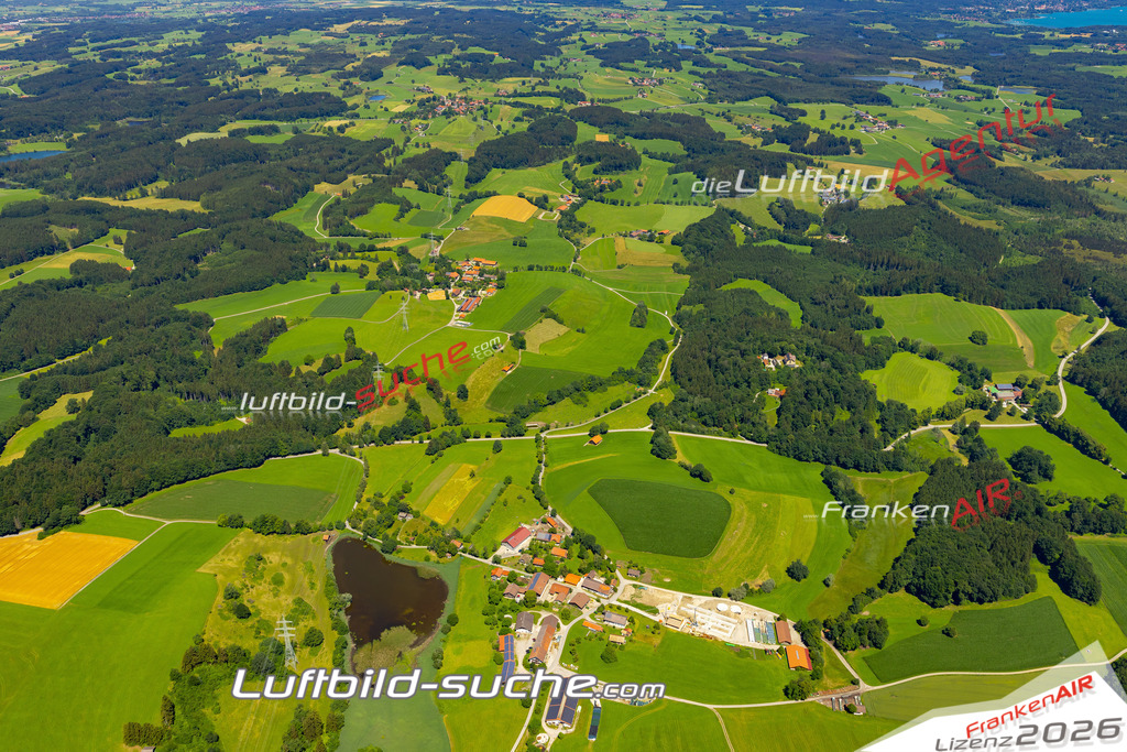 Aktuelles Luftbild von Arnried Eberfing - Die Luftaufnahme wurde 2022 mittels UL-Flugzeug erstellt ( keine Drohne ) - hochauflösende Kamera-Systeme von  Canon -Beste Qualität - Für grossformatige Ausdrucke geeignet. Die Geschenkidee !