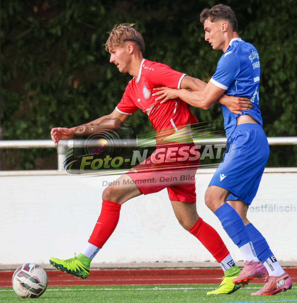 TuS Bardüttingdorf - TuRa Löhne | Auf dem Bild zu sehen: blau SV Löhne-Obernbeck: Marian-Claudiu Gramada ; rot SG FA Herringhausen/Eickum: Max Krüger SV Löhne-Obernbeck, SG FA Herringhausen/Eickum, Saison 26/27, Fistelmann SuperCup - Realisiert mit Pictrs.com