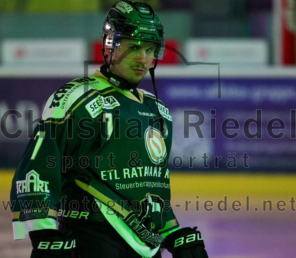 2026-01-30_006_TSV_Erding_gegen_EHF_Passau_Black_Hawks | Erding, Deutschland, 30.01.2026:Eishockey, Oberliga Süd 2025 / 2026, 42. Spieltag, TSV Erding gegen EHF Passau Black Hawks, Endergebnis: 2:6Louis Trattner (Erding Gladiators, #7)Foto: Christian Riedel / fotografie-riedel.net