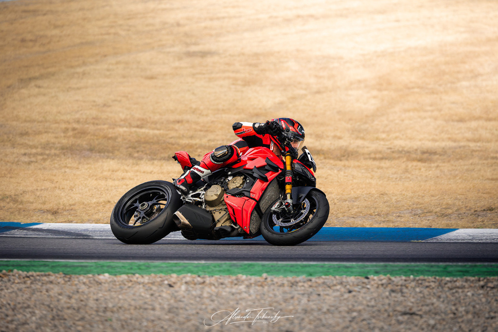 Ducati Trackday Hockenheimring 2026 | Entdecken Sie die faszinierende Welt von Alexander Tschuncky Arts: Kreative Fotografie, atemberaubende Automobilkunst und hochwertiger Bilderdruck. Lassen Sie sich inspirieren! - Realisiert mit Pictrs.com