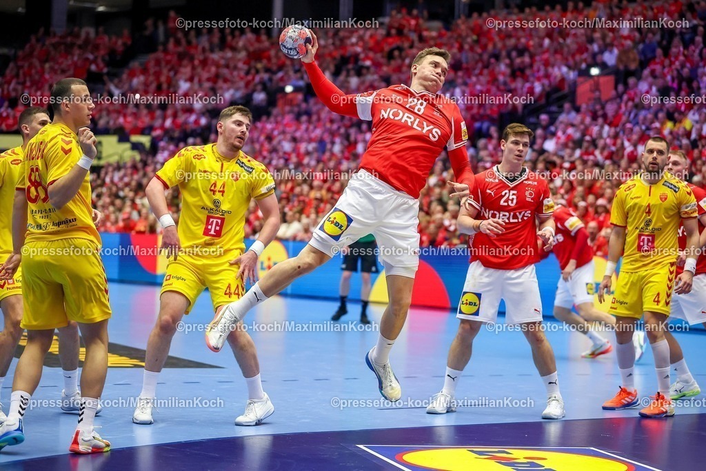 EHF16012602071 | 16.01.2026, Handball, Men's EHF EURO 2026, Dänemark - Nordmazedonien, Jyske Bank Boxen in Herning, Dänemark, Preliminary Round:  Lasse Bredekjaer Andersson (Denmark #28) 