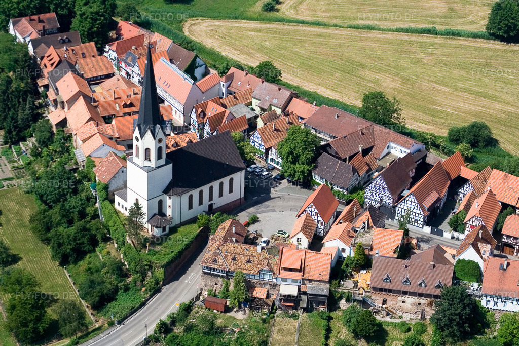 Luftbild: Altstadtbereich und Hinterstädelkirche der Ludwigstraße in Jockgrim im Bundesland Rheinland-Pfalz in Deutschland. Foto: IMG_2895.jpg vom 18.06.2006 durch Werner Riehm/FLY-FOTO.de