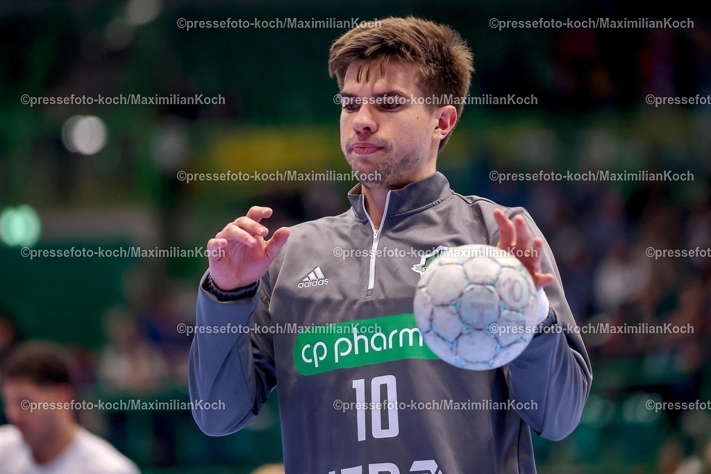 BHC05112501005 | 05.11.2025, Handball, Achtelfinale DHB-Pokal, Bergischer HC - TSV Hannover-Burgdorf, Unihalle Wuppertal: Renars Uscins (TSV Hannover Burgdorf #10) 