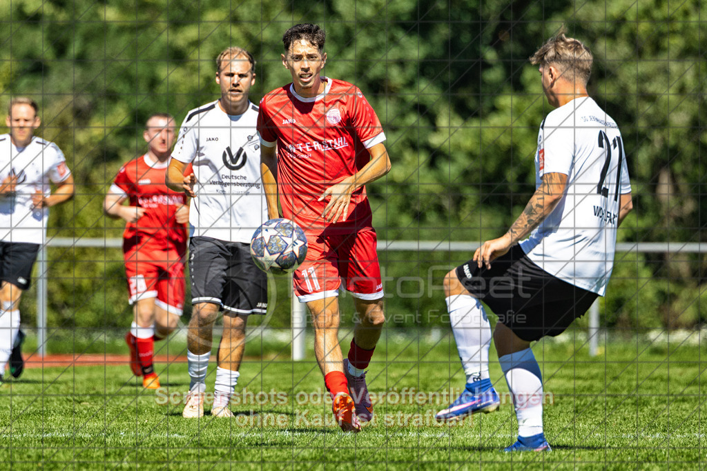 20260906_131313_0095-Bearbeitet_(c)_by_PhotoPeet | #,1.FC Donzdorf II (rot) vs. SGM Jebenhausen-Bezgenriet (weiß), Fußball, Kreisliga A3 - Bezirk Neckar/Fils, 02. Spieltag, Saison 2026/2027, Rasenplatz Lautertal Stadion, Süßener Straße 16, 73072 Donzdorf, 06.09.2026 - 13:00 Uhr,Foto: PhotoPeet / Sport- &amp; Eventfotografie / Peter Harich