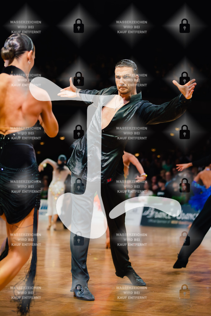 GOC 2025 - WDSF GrandSlam Latin 26th (3) Justin Lauer _ Rita Schumichin (Germany)-2025-08-23-3946 | Webshop for digital downloads and prints of dance sport, event & show photographer Julian Link - Realisiert mit Pictrs.com