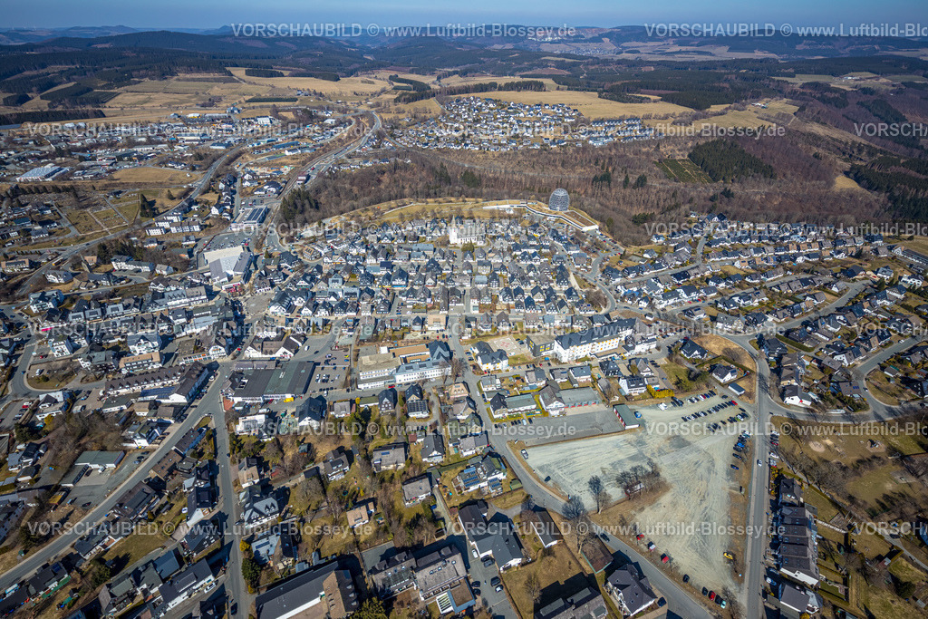 Winterberg220303485 | Luftbild, Oversum Vital Resort am Winterberg Kurpark, Wohngebiet Am Kurpark mit St. Jakobus Kirche und St. Franziskus-Hospital, Sauerland, Nordrhein-Westfalen, Deutschland