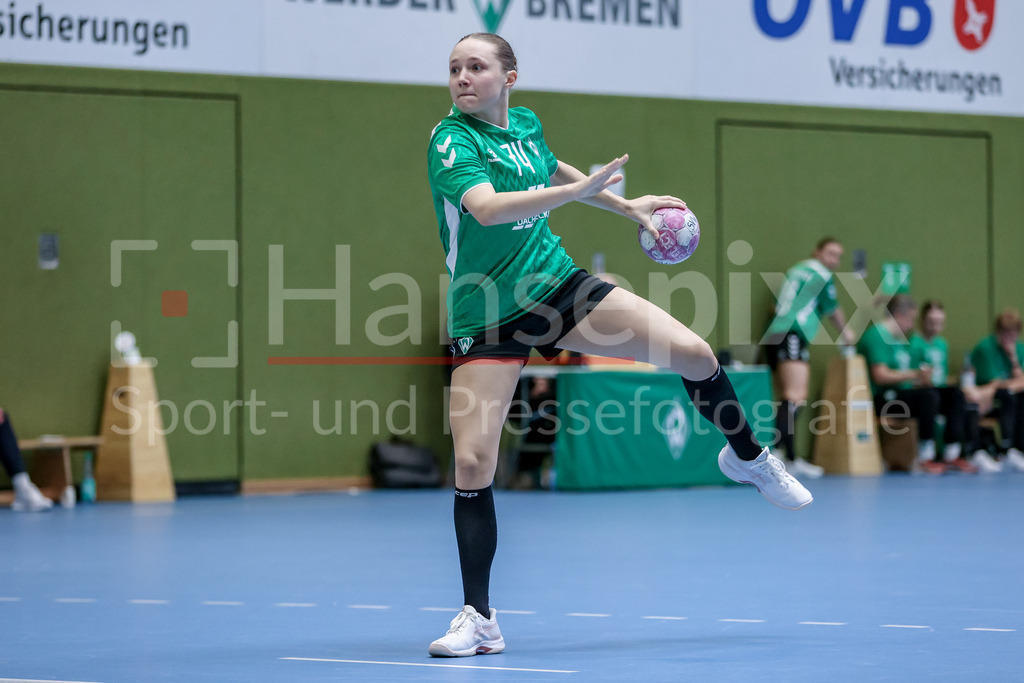 Handball, 2. Bundesliga Frauen, SV Werder Bremen - 1. FSV Mainz 05 | Mara Birk (SV Werder Bremen, 74) beim Siebenmeter, 7m, Spielszene, Aktion, Action