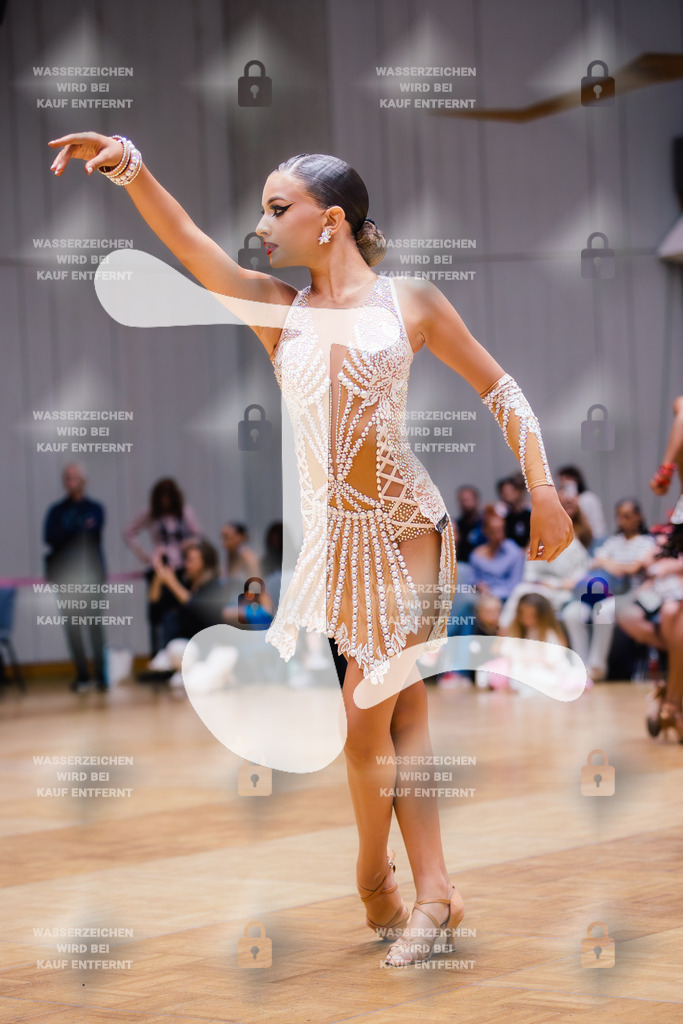 GOC 2025 - WDSF Solo Junior II Latin Female - 2025-08-21-8139 | Webshop for digital downloads and prints of dance sport, event & show photographer Julian Link - Realisiert mit Pictrs.com