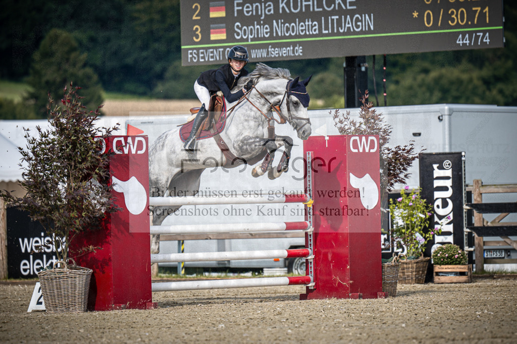 DOS_6007 | Entdecke hochwertige Reitturnierfotos von Foto Oger. Professionell, emotional und authentisch – jetzt Lieblingsmomente im Shop bestellen.Deutschlandweite Turnierfotografie. - Realisiert mit Pictrs.com