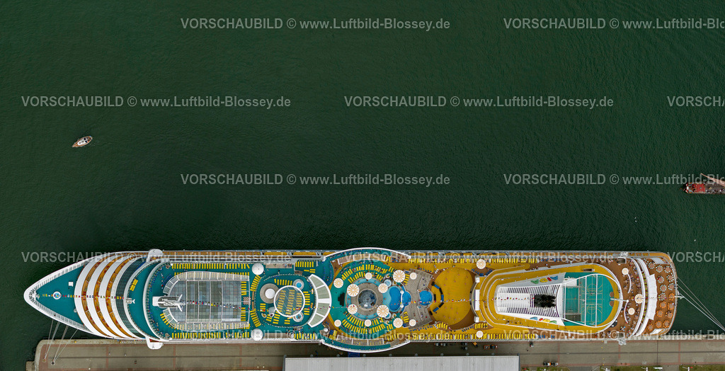 Warnemuende12082192 | Senkrechtaufnahme auf das Sonnendeck, AIDA blu, Kreuzfahrtschiff, Rostocke Hansesail, Warnemünde,  Rostock,  Ostsee, Ostseeküste, Mecklenburg-Vorpommern, Deutschland, Europa